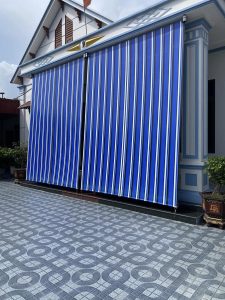 Bạt che nắng mưa tự cuốn trước nhà
