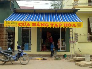Mái hiên di động Hòa Phát cửa hàng tạp hóa